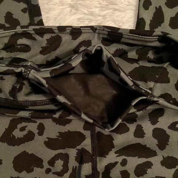 KIMBERLY Leopard Print Leggings - Picture 8 of 8